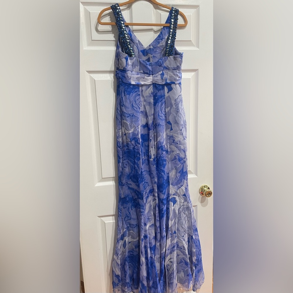 Clips brand 100% Silk made in Italy floral beaded dress. Size 46 = 8/10 NWT